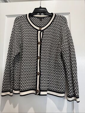 Ann Taylor Black and White Knit lady jacket size XL
